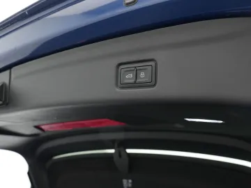 Car image 32