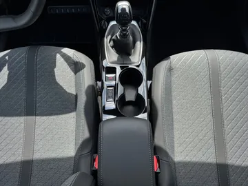 Car image 36