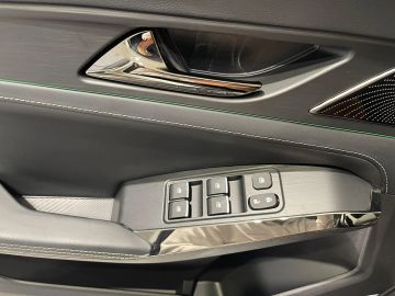 Car image 32