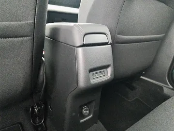 Car image 33