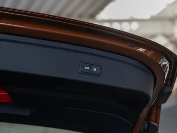 Car image 33