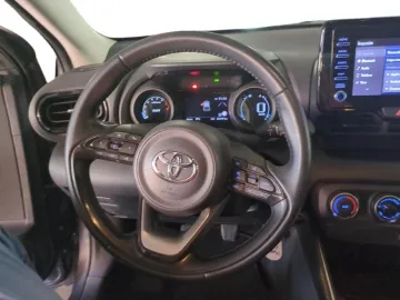 Car image 17