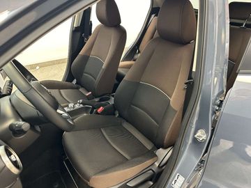 Car image 11