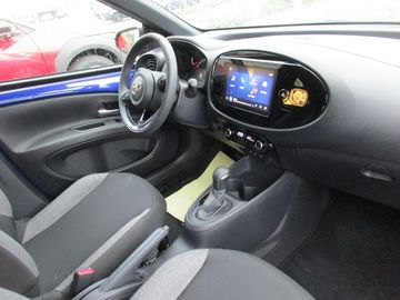 Car image 9