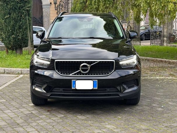 Volvo XC40 T2 Core Geartronic Momentum 95 kW image number 3