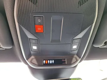 Car image 34