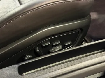 Car image 34