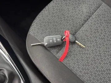 Car image 25