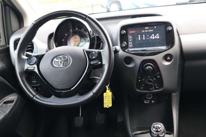 Car image 13