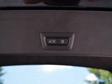 Car image 36