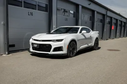 Car image 2