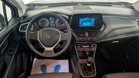 Car image 12