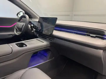 Car image 23