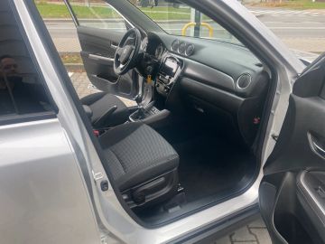 Car image 16