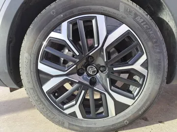 Car image 33