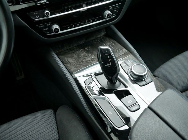 BMW 520d Touring xDrive 140 kW image number 12