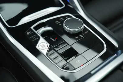 Car image 40
