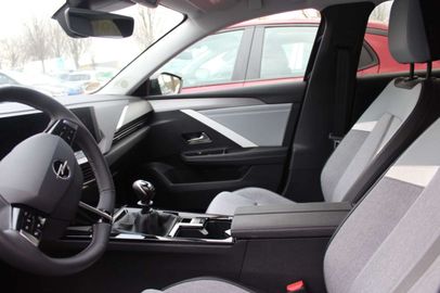 Car image 10