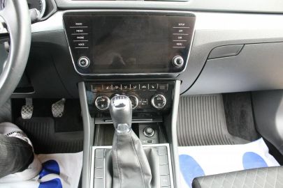 Car image 27