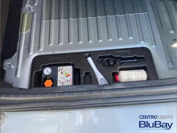 Car image 28