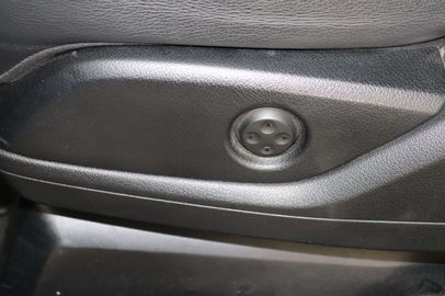 Car image 36