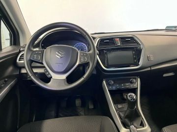 Car image 13