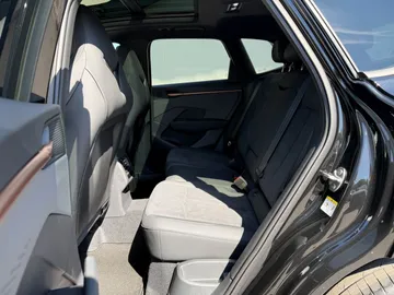 Car image 32