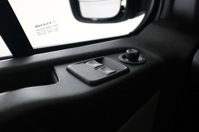 Car image 32