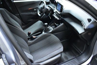 Car image 9