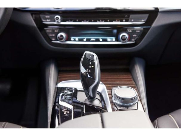 BMW 530 e 215 kW image number 16