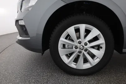 Car image 30
