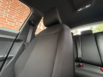 Car image 27