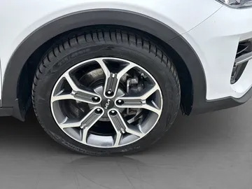 Car image 33