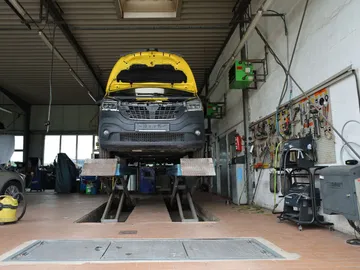 Car image 20