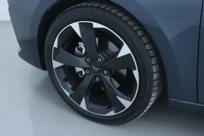 Car image 25