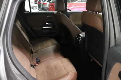 Car image 26