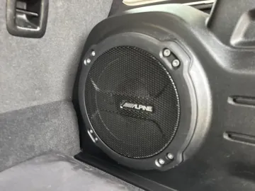 Car image 24