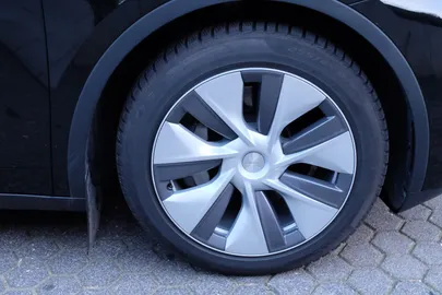 Car image 25