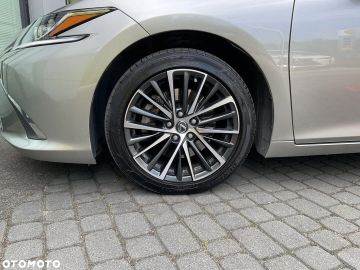 Car image 33