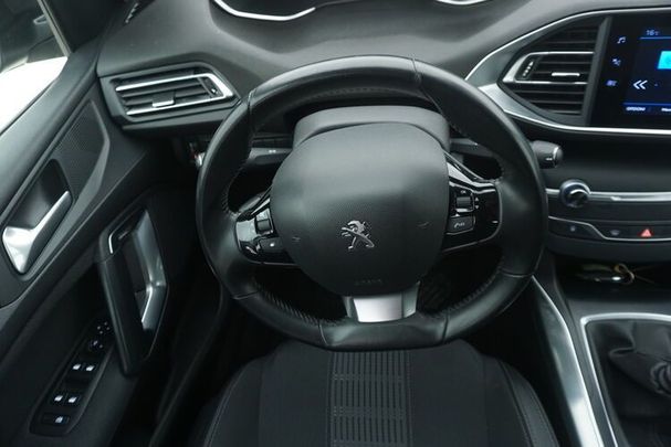 Peugeot 308 Allure 96 kW image number 4