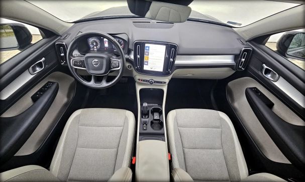 Volvo XC40 T3 Momentum Pro 120 kW image number 10