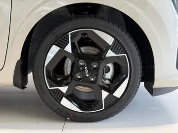 Car image 26