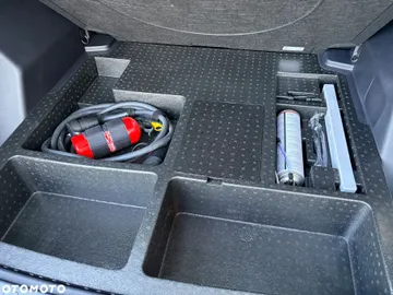 Car image 40