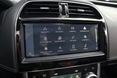 Car image 32