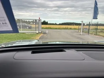 Car image 28