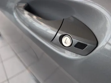 Car image 28