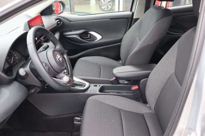 Car image 11