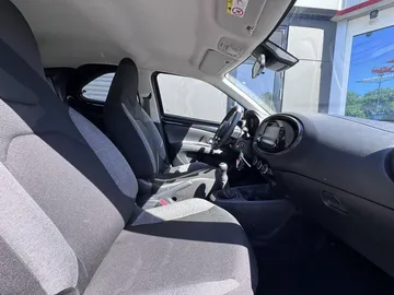 Car image 20