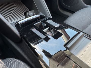 Car image 30