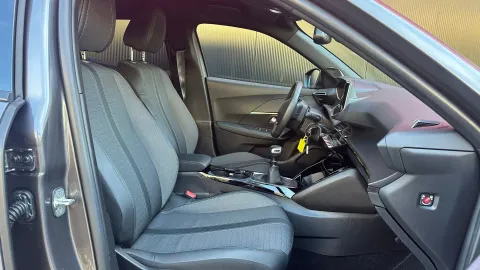 Car image 34